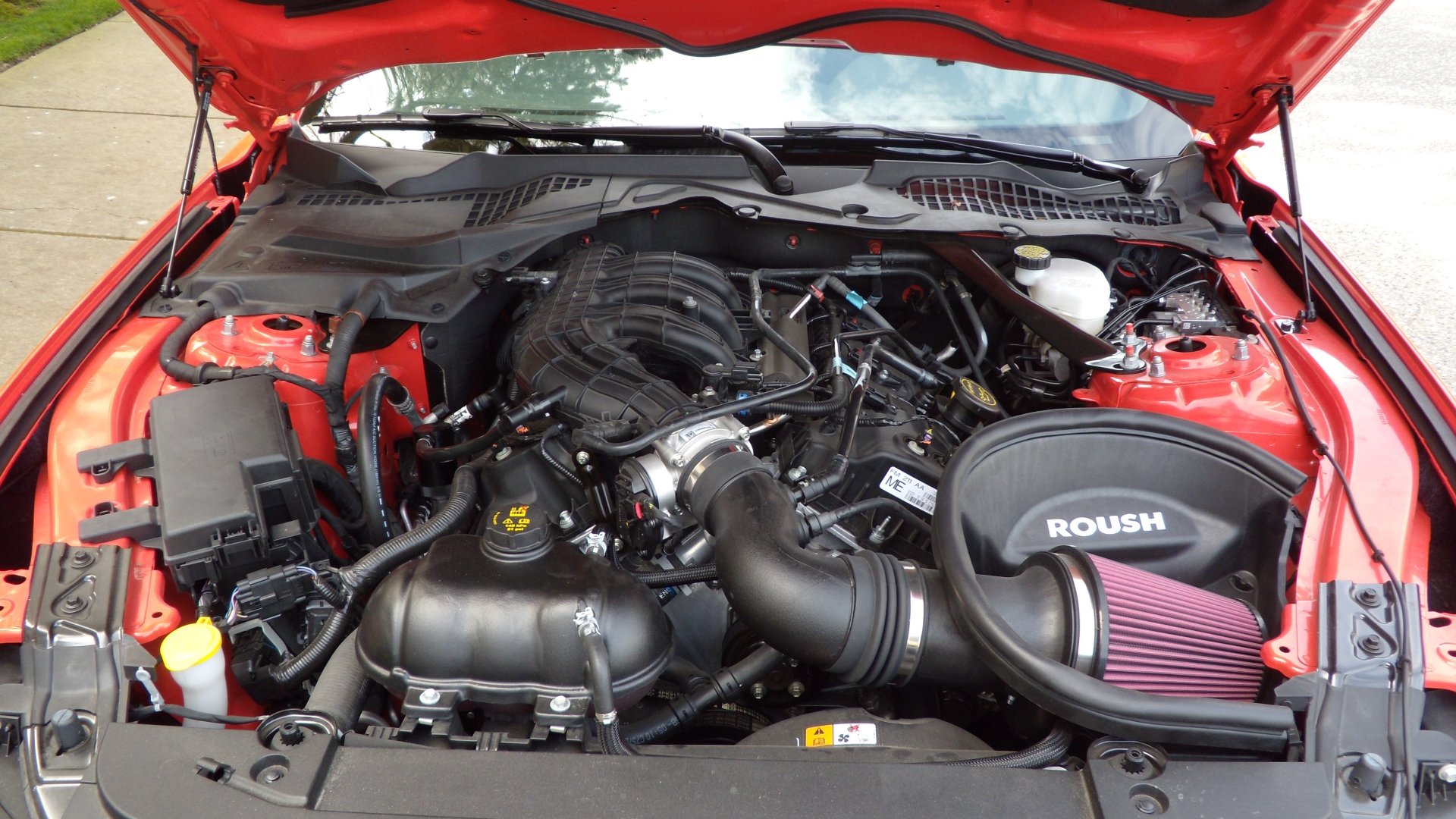 What Engine is the 2014 Mustang V6