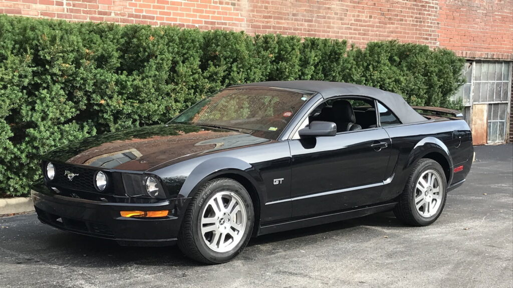 2006 Ford Mustang GT Specifications