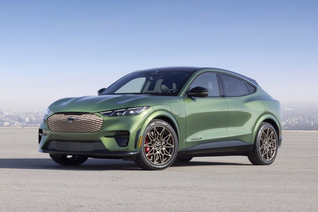 what year did ford mustang get an suv