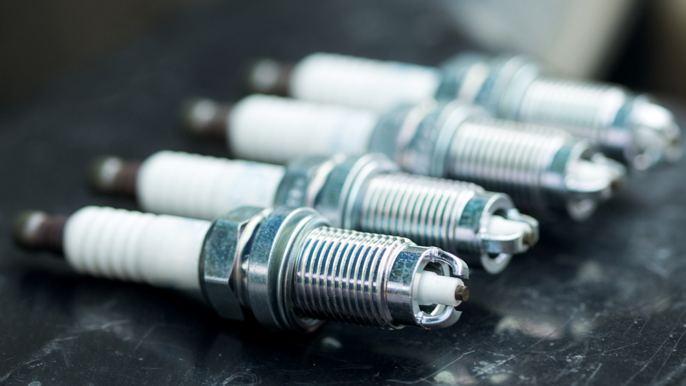 how tight to tighten spark plugs